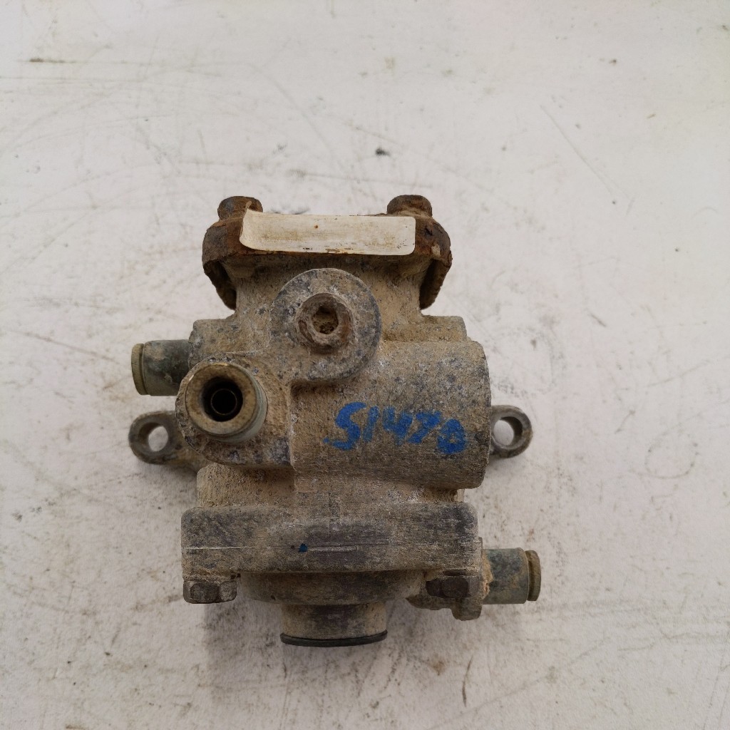 3561639C1 Inversion break valve for DT466 - Quality Bus & Truck Parts